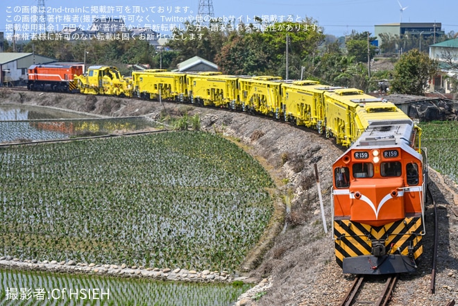 【台鉄】 台中港線でPlasser ＆ Theurer製の新型保線車両7両が出港回送、PBR400型も初登場（1枚目）