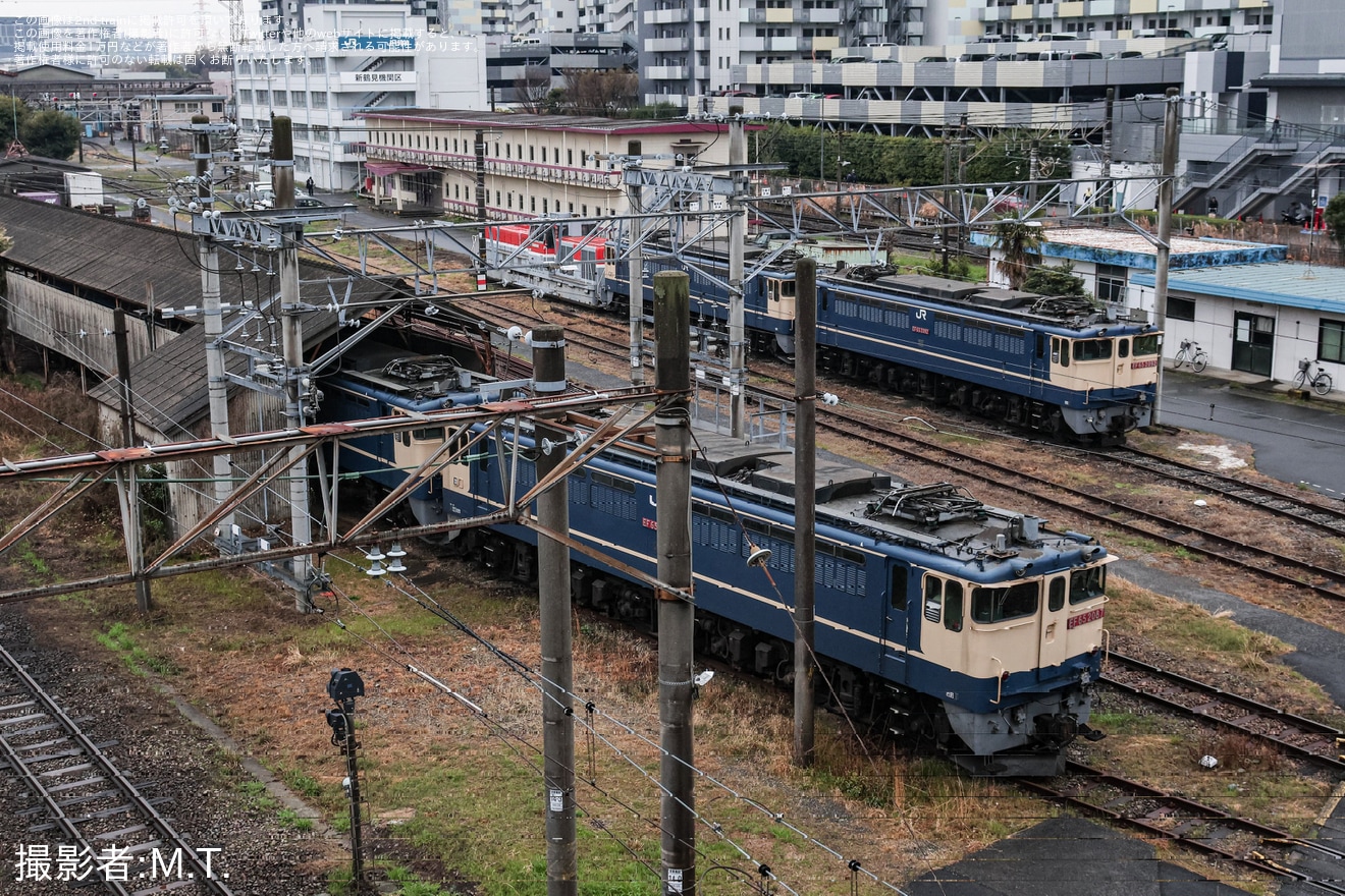 【JR貨】新鶴見機関区にてEF65-2092が無架線地帯へ移動の拡大写真