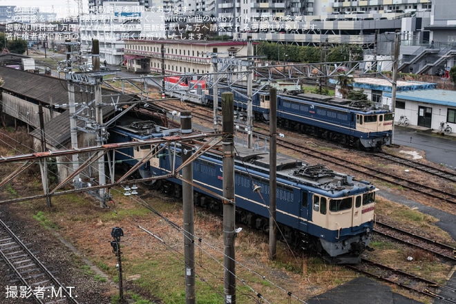 【JR貨】新鶴見機関区にてEF65-2092が無架線地帯へ移動を新鶴見機関区付近で撮影した写真