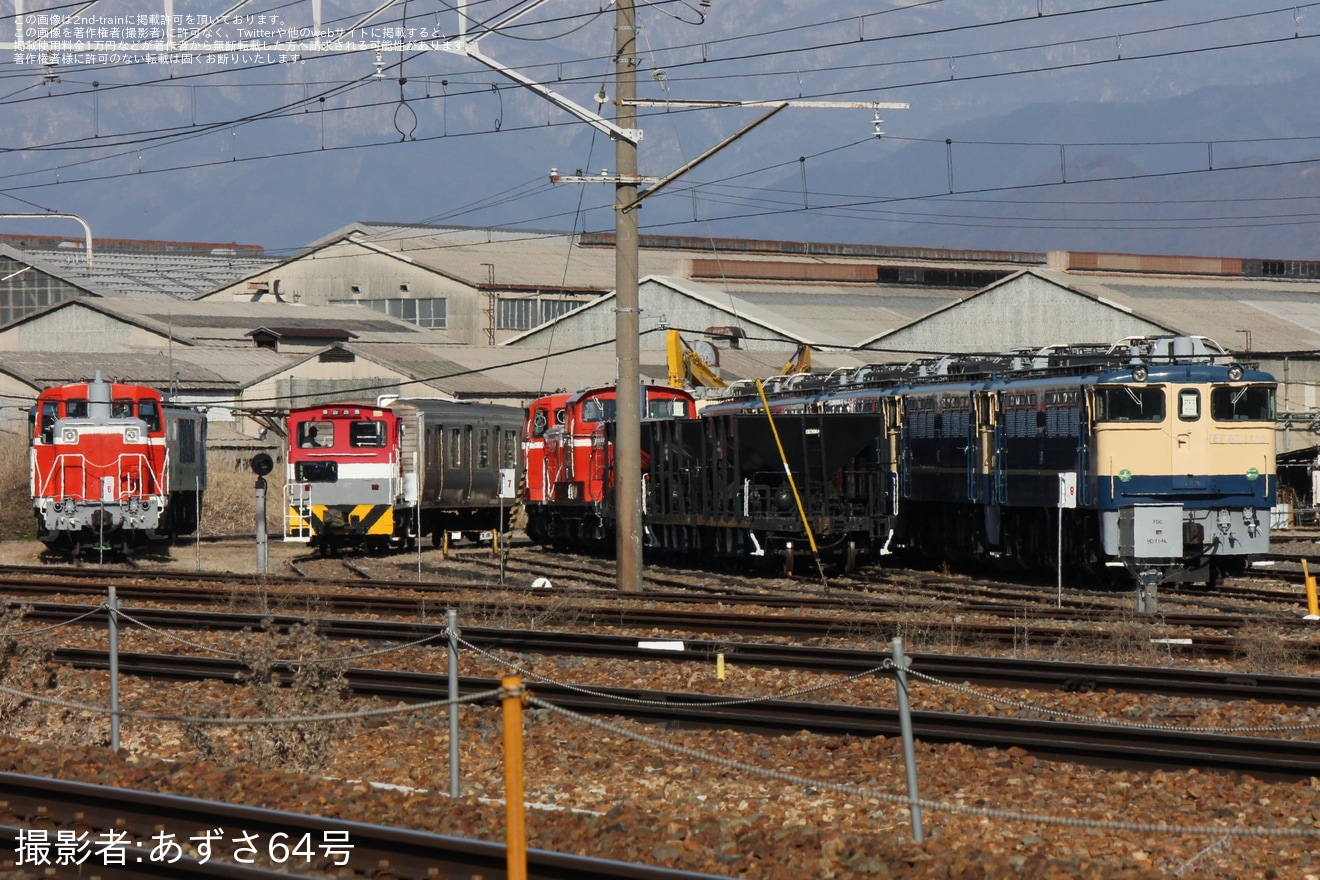 【JR東】長野総合車両センターで解体されずに残っているモハE216-2080の構内入れ換えが目撃の拡大写真