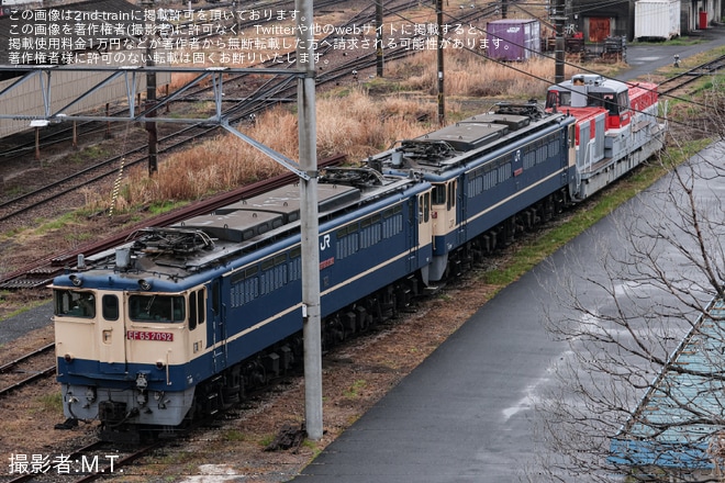 【JR貨】新鶴見機関区にてEF65-2092が無架線地帯へ移動を新鶴見機関区付近で撮影した写真