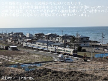 【トキ鉄】413系・455系、ET122系K2編成に救援され谷浜駅中線へ