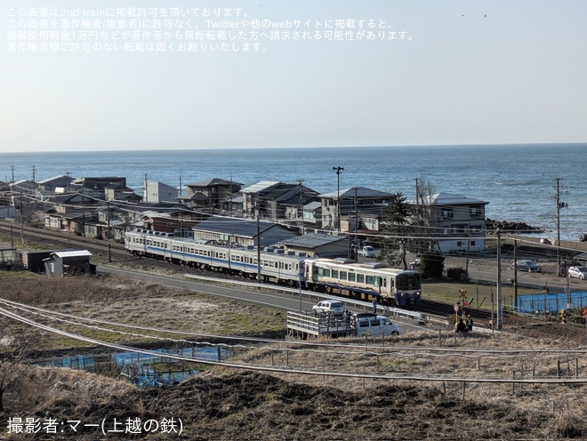 【トキ鉄】413系・455系、ET122系K2編成に救援され谷浜駅中線へを不明で撮影した写真
