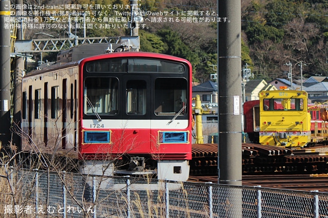 【京急】1500形1719編成無架線地帯で目撃 - 久里浜工場付近にて撮影