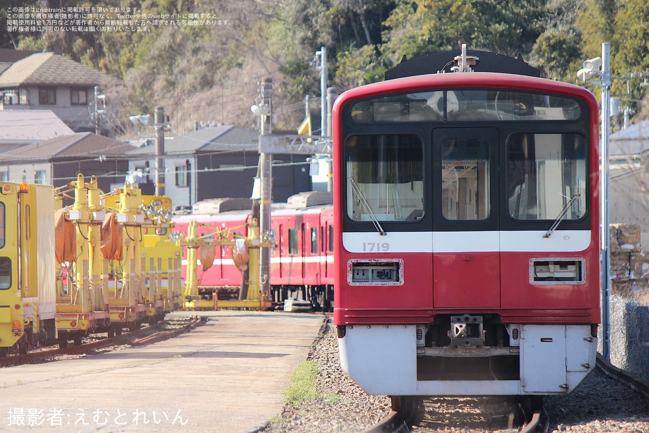 【京急】1500形1719編成無架線地帯で目撃の拡大写真