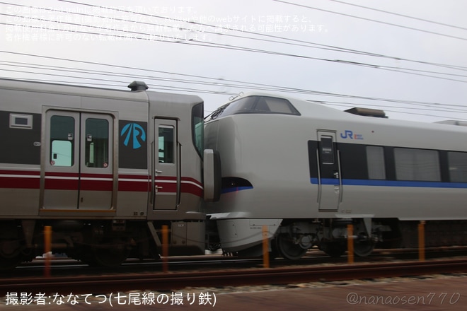 【JR西】683系2000番台R11編成が521系IR07編成により救援され回送を不明で撮影した写真