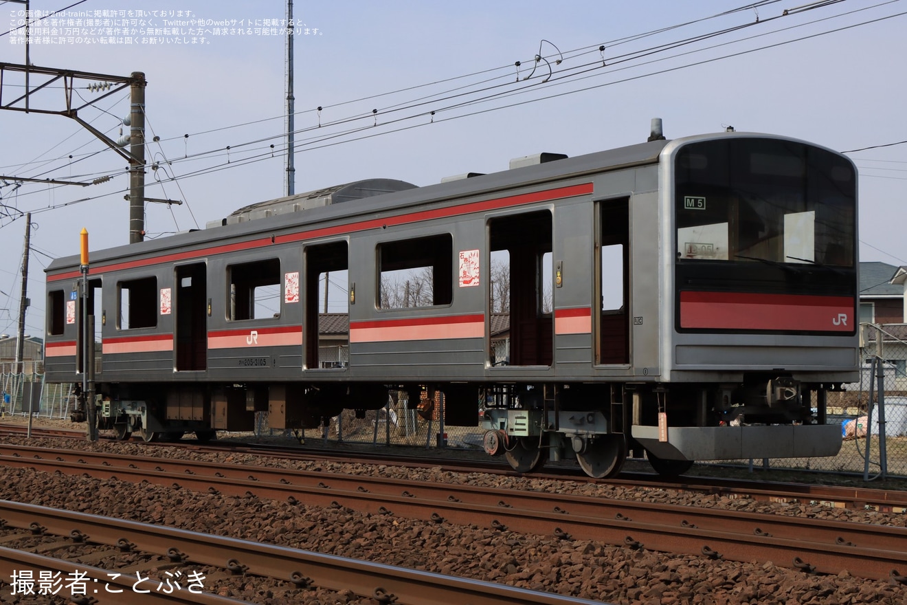 【JR東】内装が解体済みの205系M5編成が入換をしている様子が目撃の拡大写真