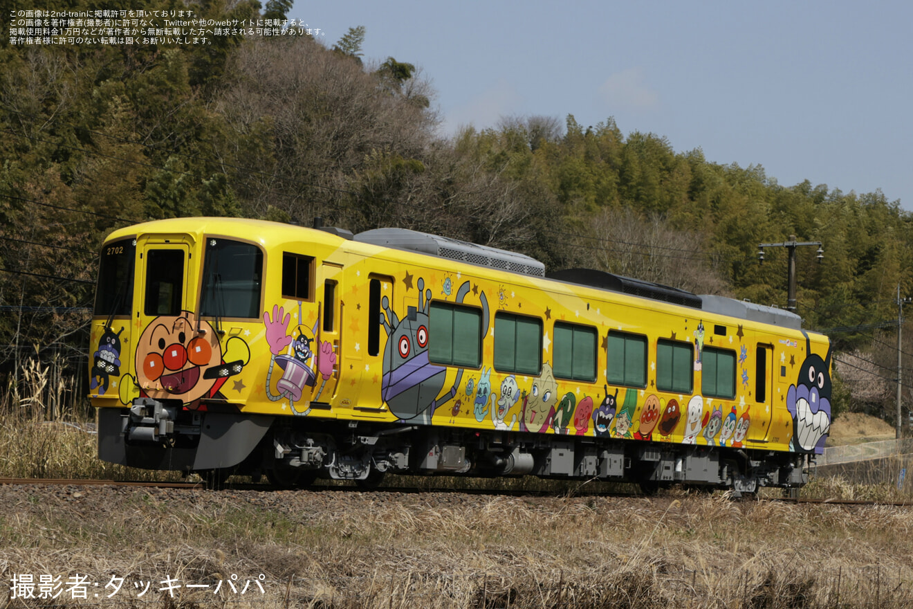 【JR四】きいろいアンパンマン列車2700系気動車2702号車が全般検査を終えて多度津工場出場の拡大写真