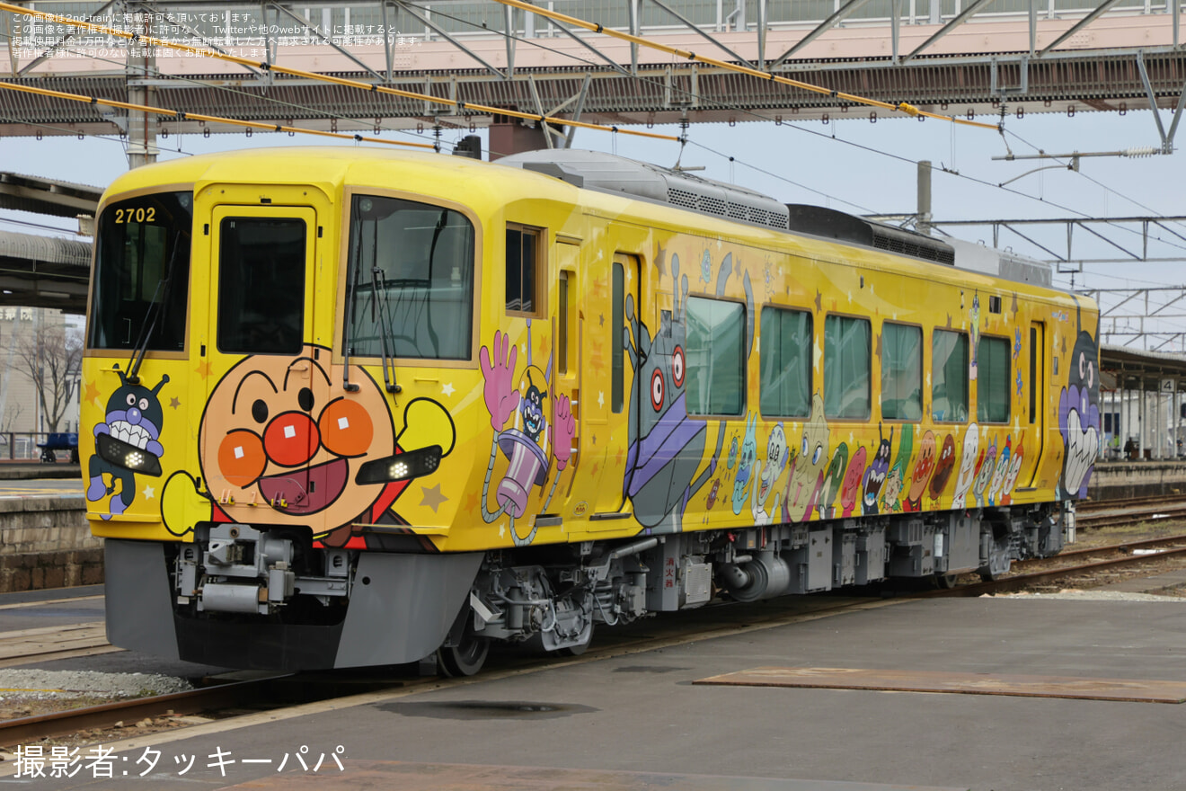 【JR四】きいろいアンパンマン列車2700系気動車2702号車が全般検査を終えて多度津工場出場の拡大写真