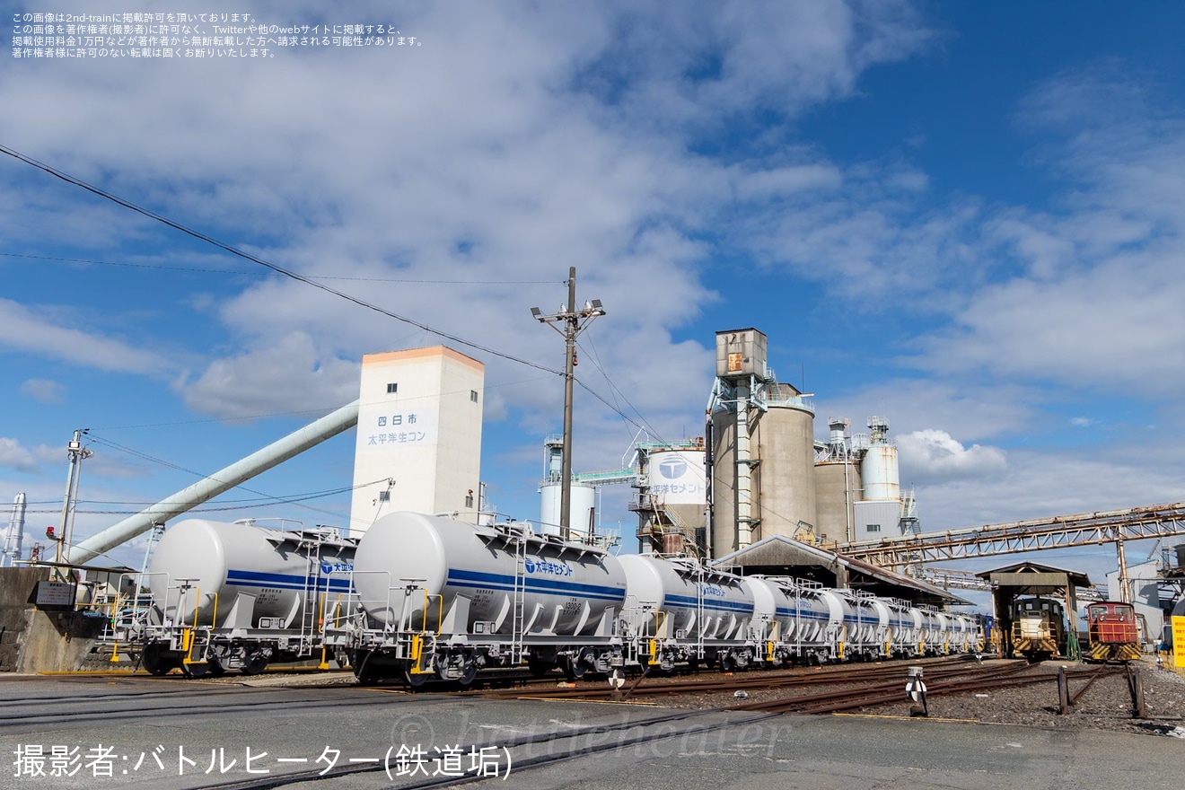 【三岐】タキ1300形の本格運用開始でヘッドマーク取り付けの拡大写真