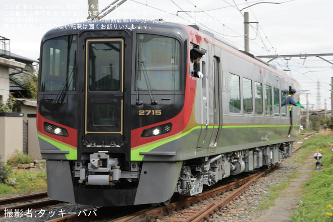 【JR四】2700系気動車2715号車が検査を終えて多度津工場出場を多度津工場で撮影した写真