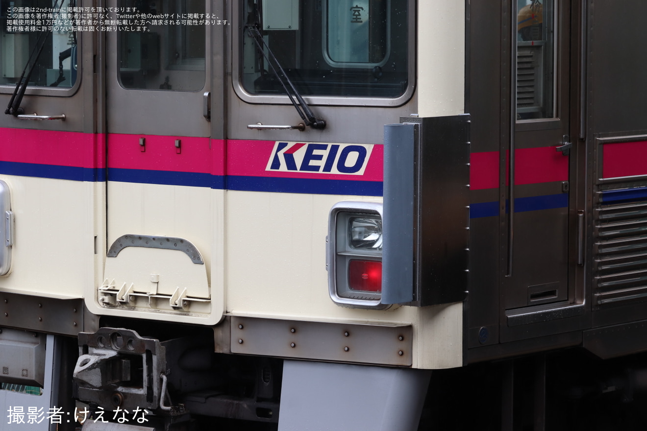 【京王】7000系7807F+7701Fの連結面に転落防止幌の拡大写真