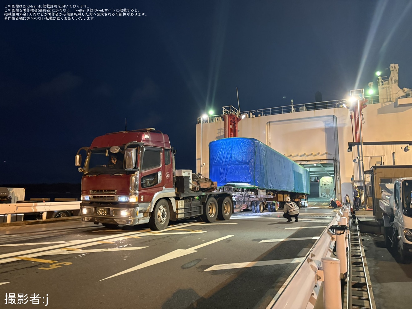 【東臨】りんかい線の70-000形Z10編成70-100と70-109が東京港へ陸送・船積みの拡大写真