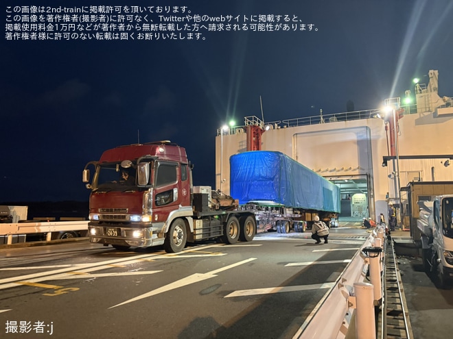 【東臨】りんかい線の70-000形Z10編成70-100と70-109が東京港へ陸送・船積みを不明で撮影した写真