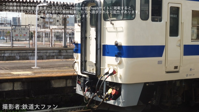 【JR九】キハ147-1055が小倉総合車両センターを出場し日豊本線を下る（3枚目）