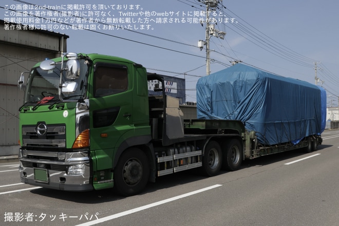 【JR四】キハ185系キハ185-1014が解体業者へ陸送 - 多度津工場前の道にて撮影