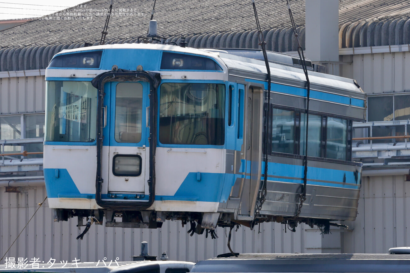 【JR四】キハ185系キハ185-1014が解体業者へ陸送の拡大写真