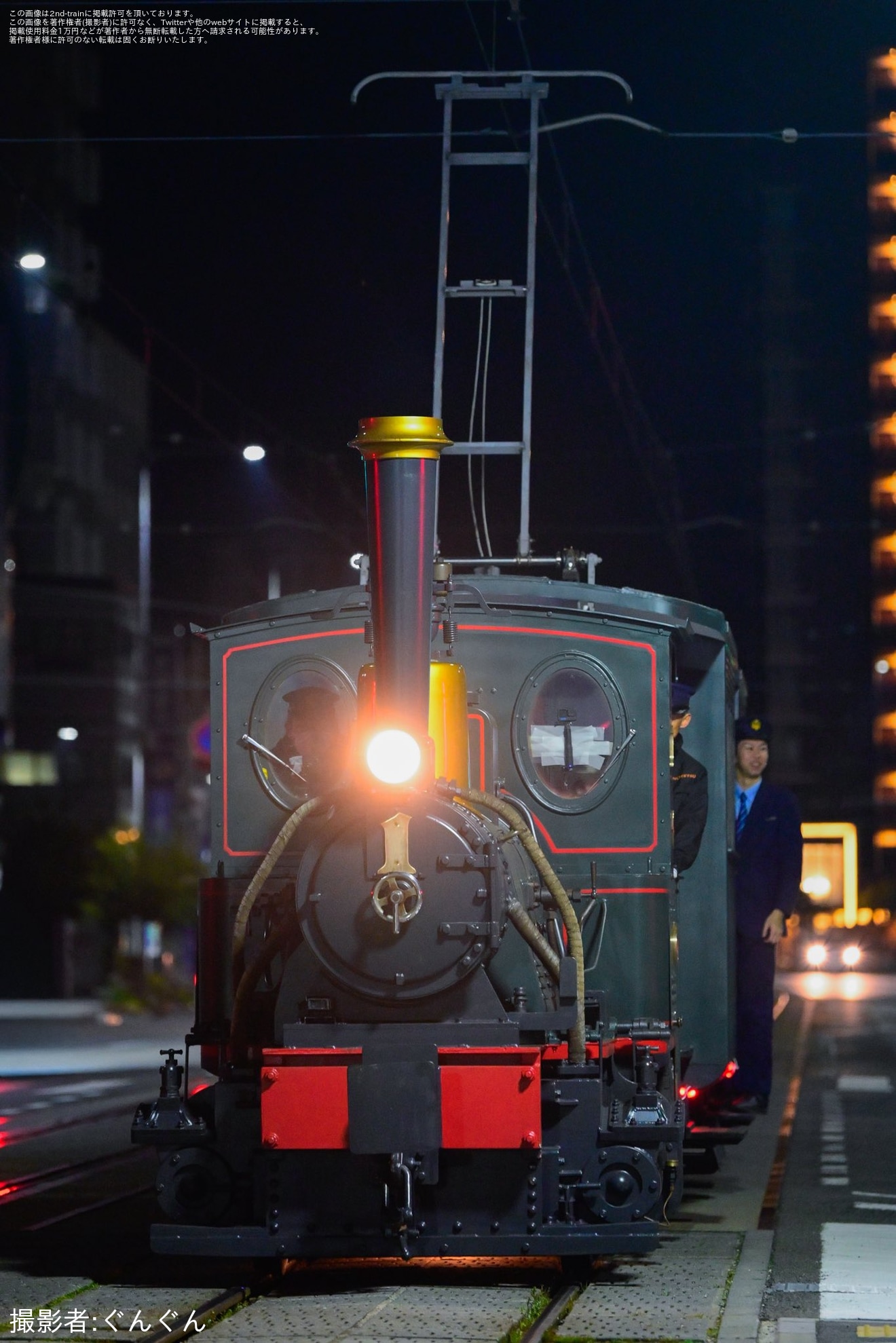 【伊予鉄】坊っちゃん列車D1が全般検査を終えて夜間試運転の拡大写真