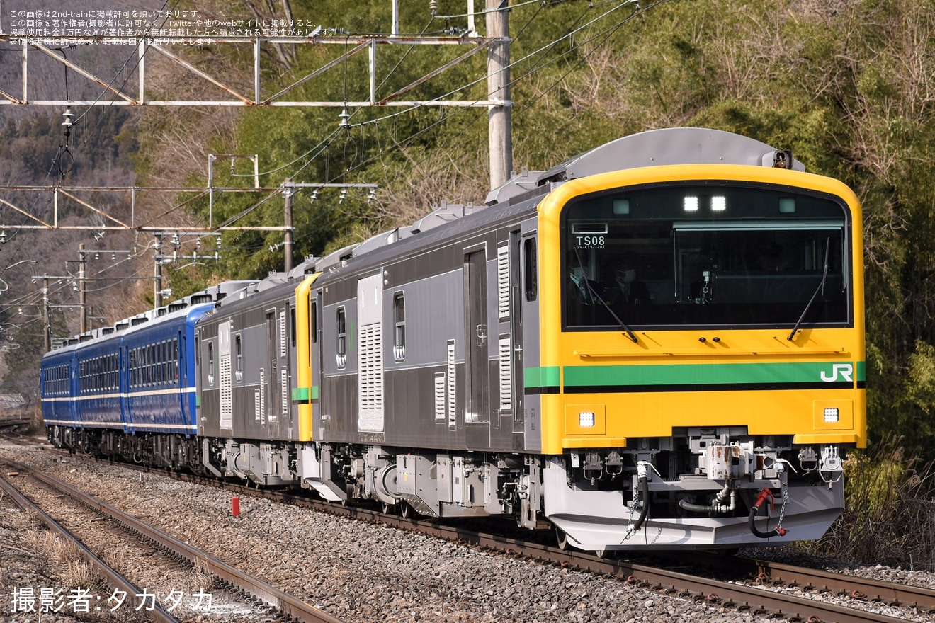 【JR東】GV-E197系TS08編成+12系3両が上越線で試運転の拡大写真