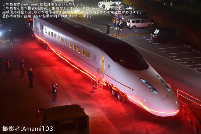 【JR九】800系U005編成1号車が熊本港へ陸送 - 熊本総合車両所にて撮影