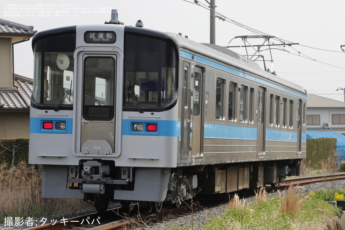 【JR四】7000系7019号車が検査を終えて多度津工場出場の拡大写真