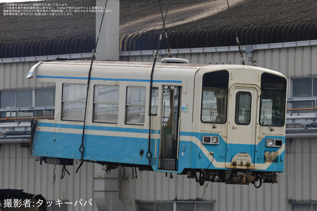 【JR四】キハ32-16とキハ32-20が解体・搬出・陸送の拡大写真
