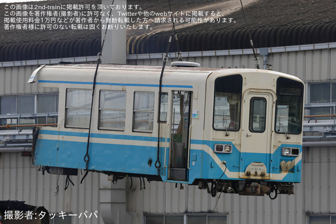 【JR四】キハ32-16とキハ32-20が解体・搬出・陸送を多度津工場解体線で撮影した写真