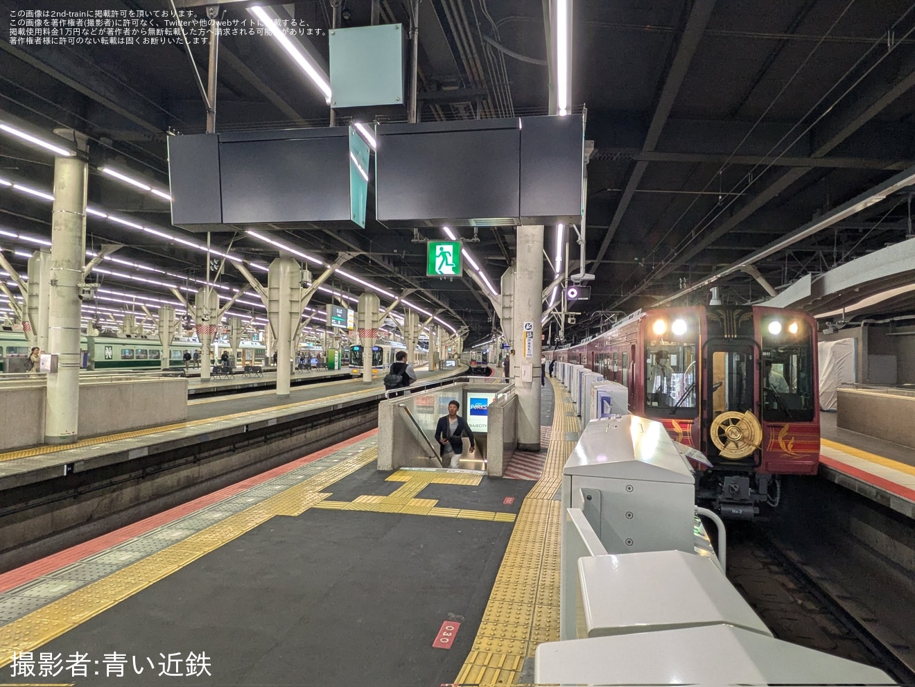 【南海】「GRAN 天空」が難波駅0番のりばに初入線 の拡大写真