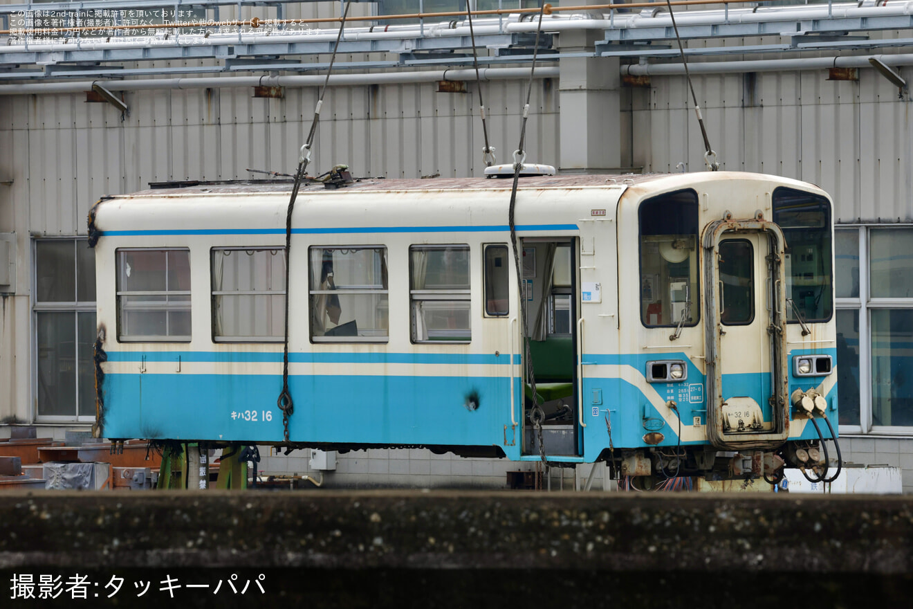 【JR四】キハ32-16とキハ32-20が解体・搬出・陸送の拡大写真