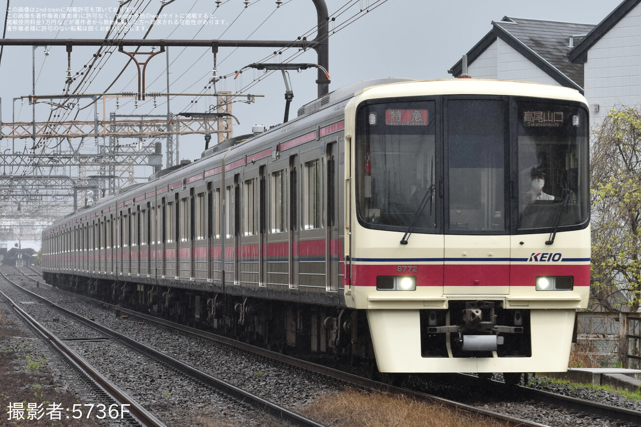 【京王】定期列車に存在しない8両編成の特急が運転の拡大写真