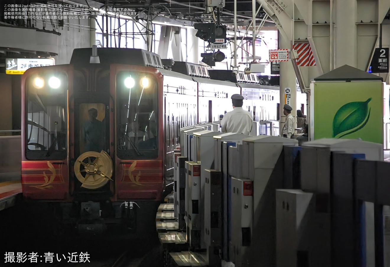 【南海】「GRAN 天空」が難波駅0番のりばに初入線 の拡大写真