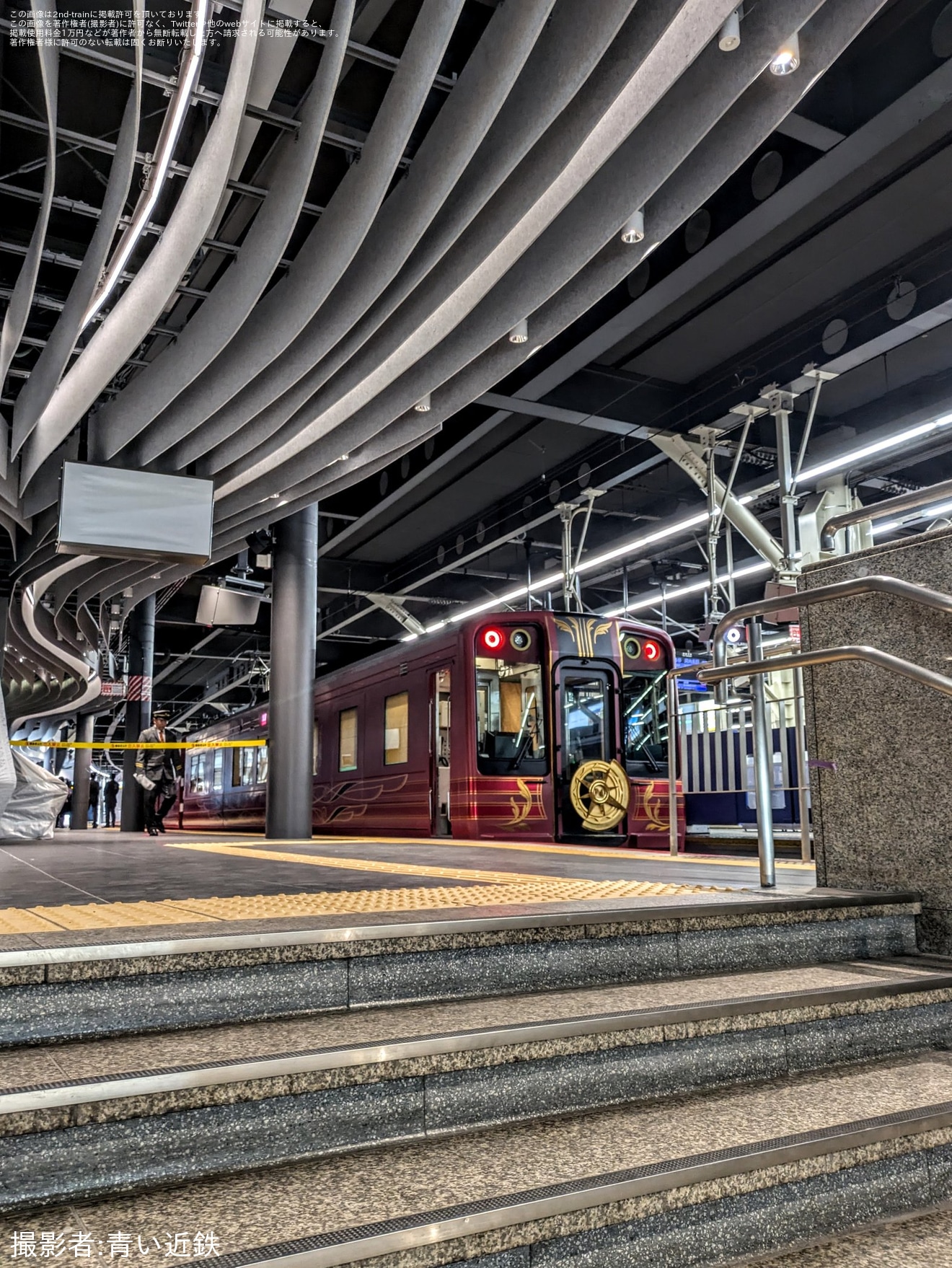 【南海】「GRAN 天空」が難波駅0番のりばに初入線 の拡大写真
