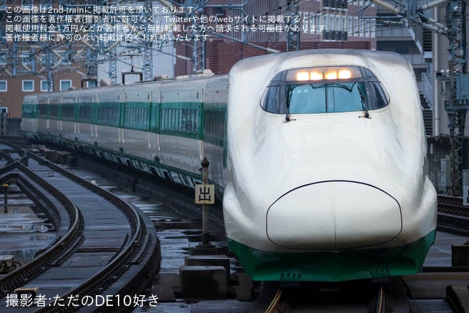 【JRTT】E2系9000番台H66編成が仙台・新幹線総合車両センターでの台車検査を終えて試運転を不明で撮影した写真
