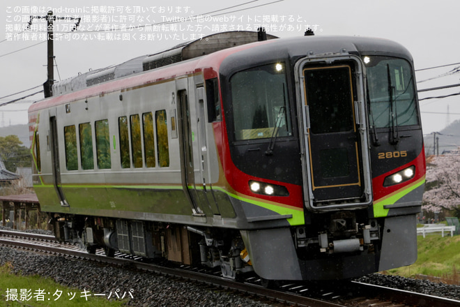 【JR四】2700系気動車2805号車が検査を終えて多度津工場出場を塩入～琴平間で撮影した写真