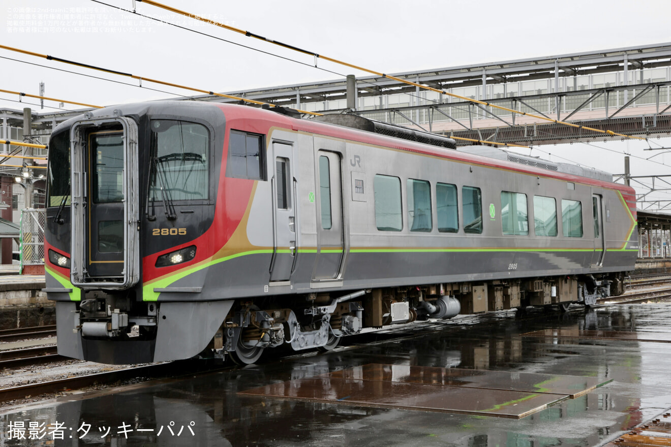 【JR四】2700系気動車2805号車が検査を終えて多度津工場出場の拡大写真