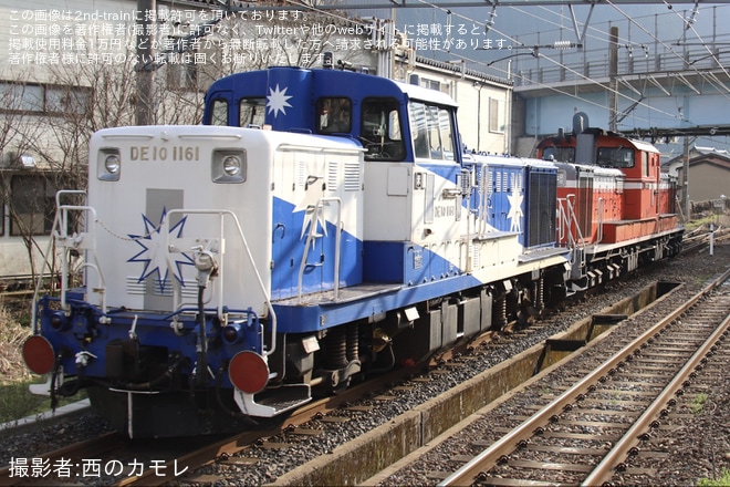 【JR西】DE10形DE10-1161(おろち色)京都鉄道博物館での展示のため配給輸送を不明で撮影した写真