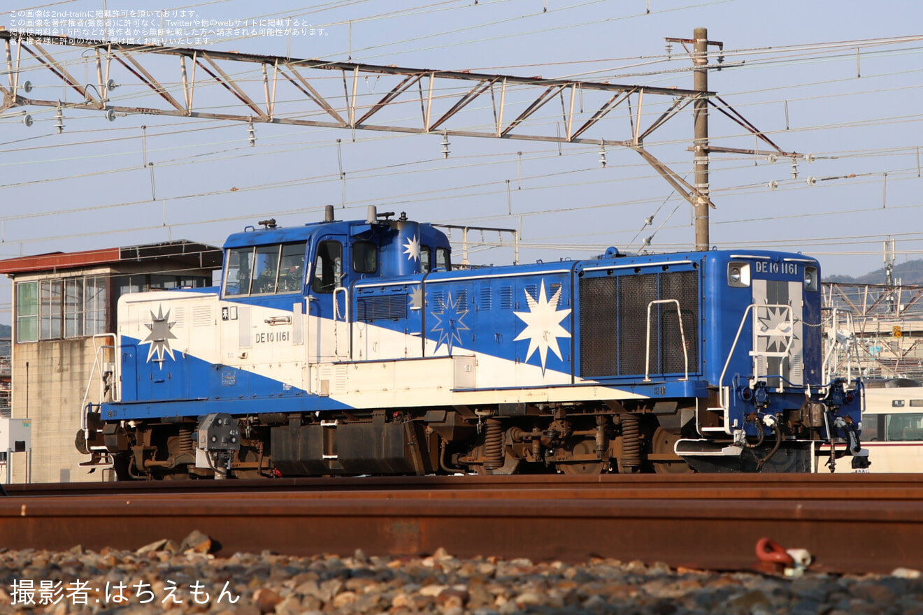 【JR西】DE10形DE10-1161(おろち色)京都鉄道博物館での展示のため配給輸送の拡大写真