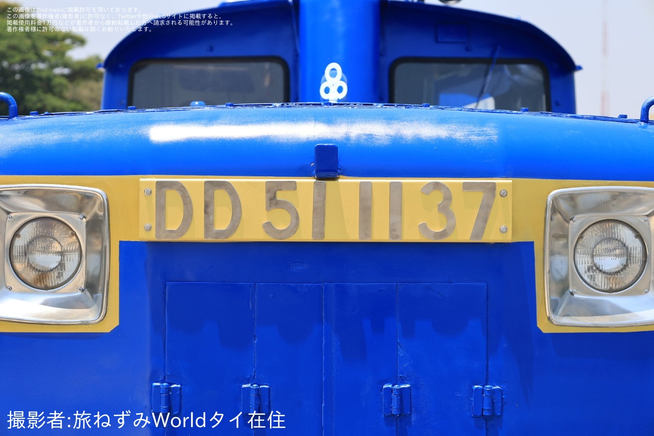 【AS】DD51-1137が再塗装と新たに作られたナンバープレートの取り付けが完了の拡大写真