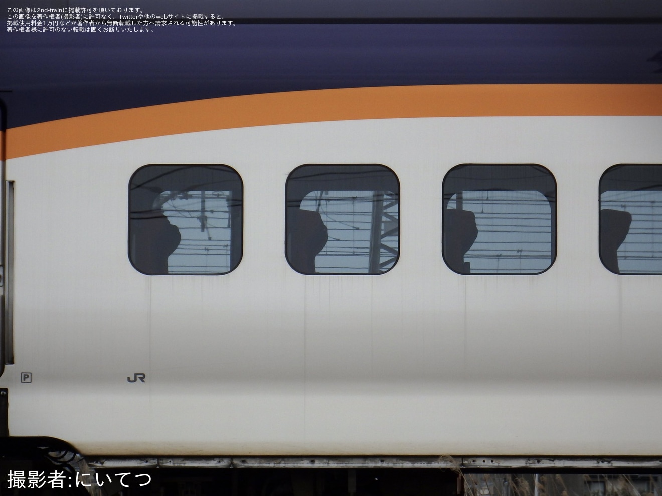 【JR東】E3系L68編成新潟新幹線車両センターにて部品は所々外されているものの解体されない今までとは少し違う動きの拡大写真