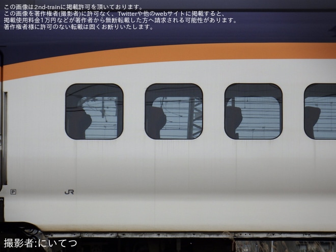 【JR東】E3系L68編成新潟新幹線車両センターにて部品は所々外されているものの解体されない今までとは少し違う動きを不明で撮影した写真