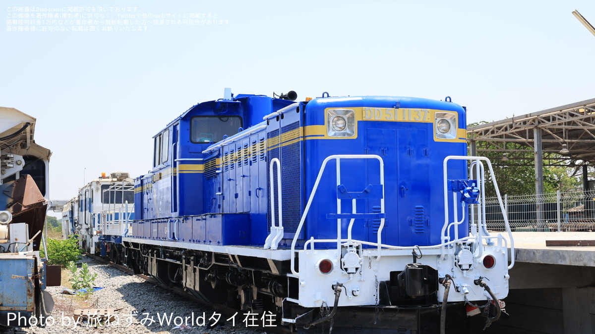 AS】DD51-1137が再塗装と新たに作られたナンバープレートの取り付けが