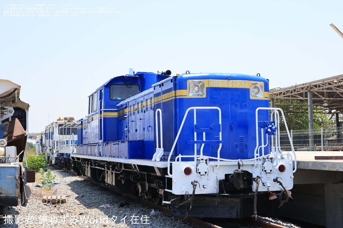 【AS】DD51-1137が再塗装と新たに作られたナンバープレートの取り付けが完了の拡大写真