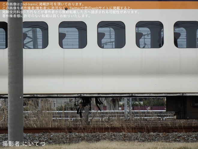 【JR東】E3系L68編成新潟新幹線車両センターにて部品は所々外されているものの解体されない今までとは少し違う動きを不明で撮影した写真