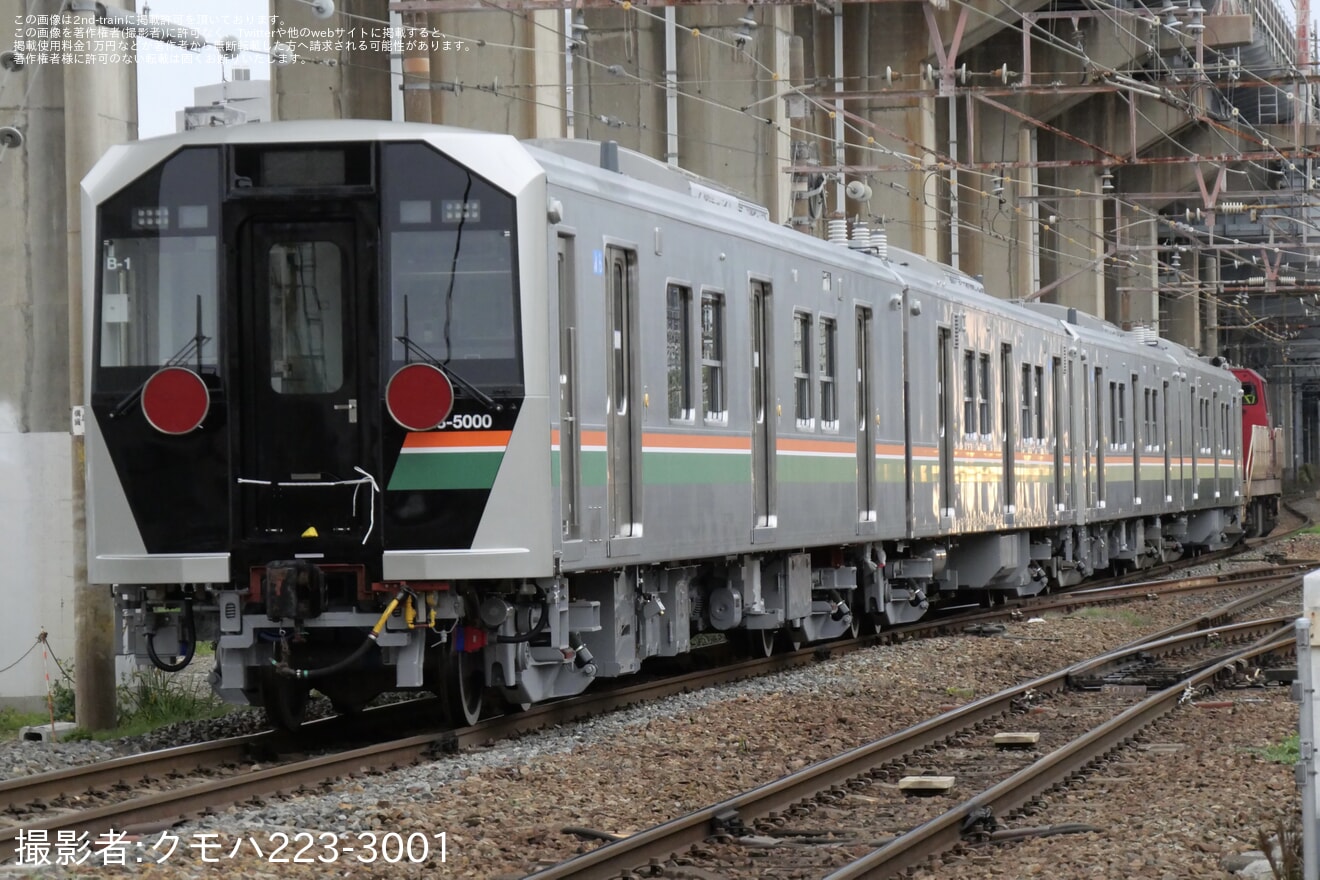【JR東】E723系5000番台B-1編成+B-2編成川崎車両出場甲種輸送の拡大写真