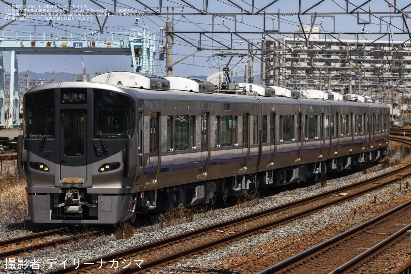 【JR西】225系5100番台HF437編成吹田総合車両所本所出場試運転の拡大写真