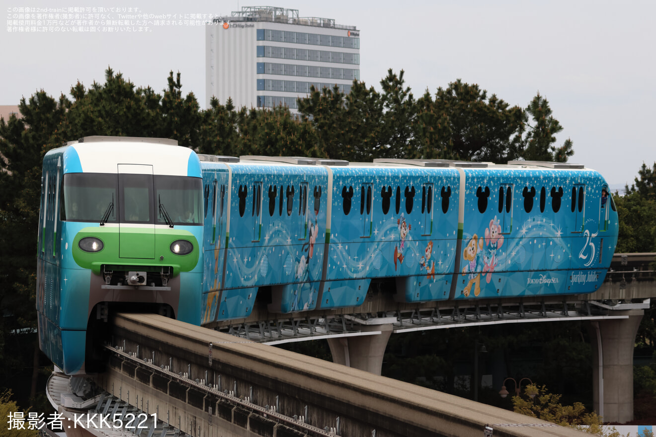 【舞浜リ】「東京ディズニーシー25周年“スパークリング・ジュビリー”ライナー」運行開始の拡大写真
