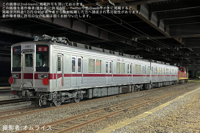 【東武】10030型11267F 南栗橋工場へ甲種輸送待機中を大宮駅で撮影した写真