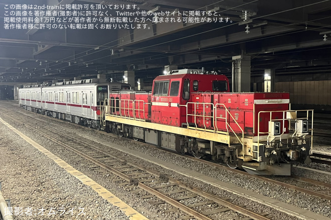 【東武】10030型11267F 南栗橋工場へ甲種輸送待機中を大宮駅で撮影した写真