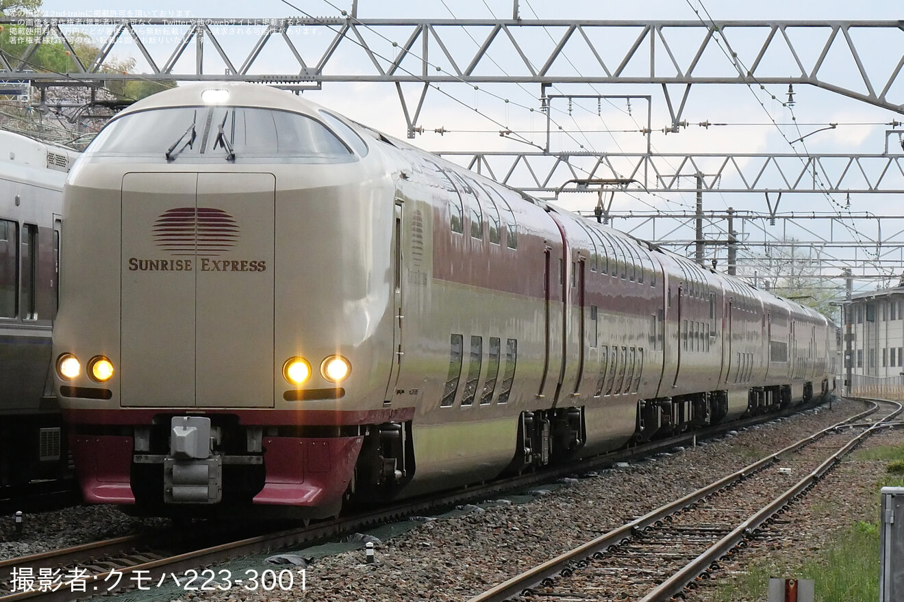 【JR西】寝台特急サンライズ瀬戸・出雲がJR京都線を明るい時間帯に走行の拡大写真