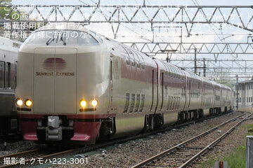 【JR西】寝台特急サンライズ瀬戸・出雲がJR京都線を明るい時間帯に走行